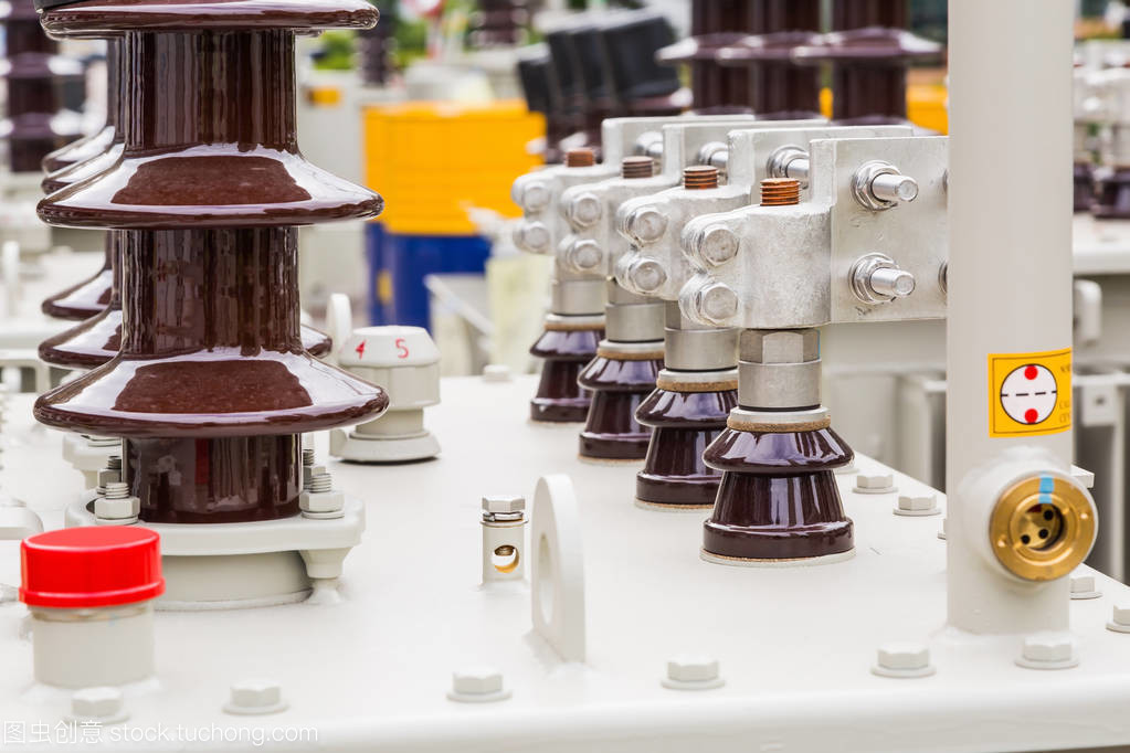 三相波紋翅片密封型油浸式變壓器, 變壓器蓋配件